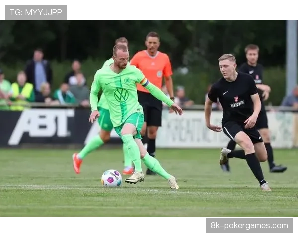 沃尔夫斯堡球员温德完成帽子戏法，赛后获赠比赛用球